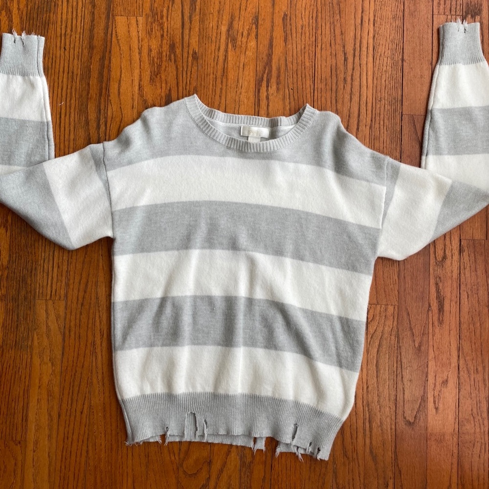 Really cute Grey and white distressed sweater!
